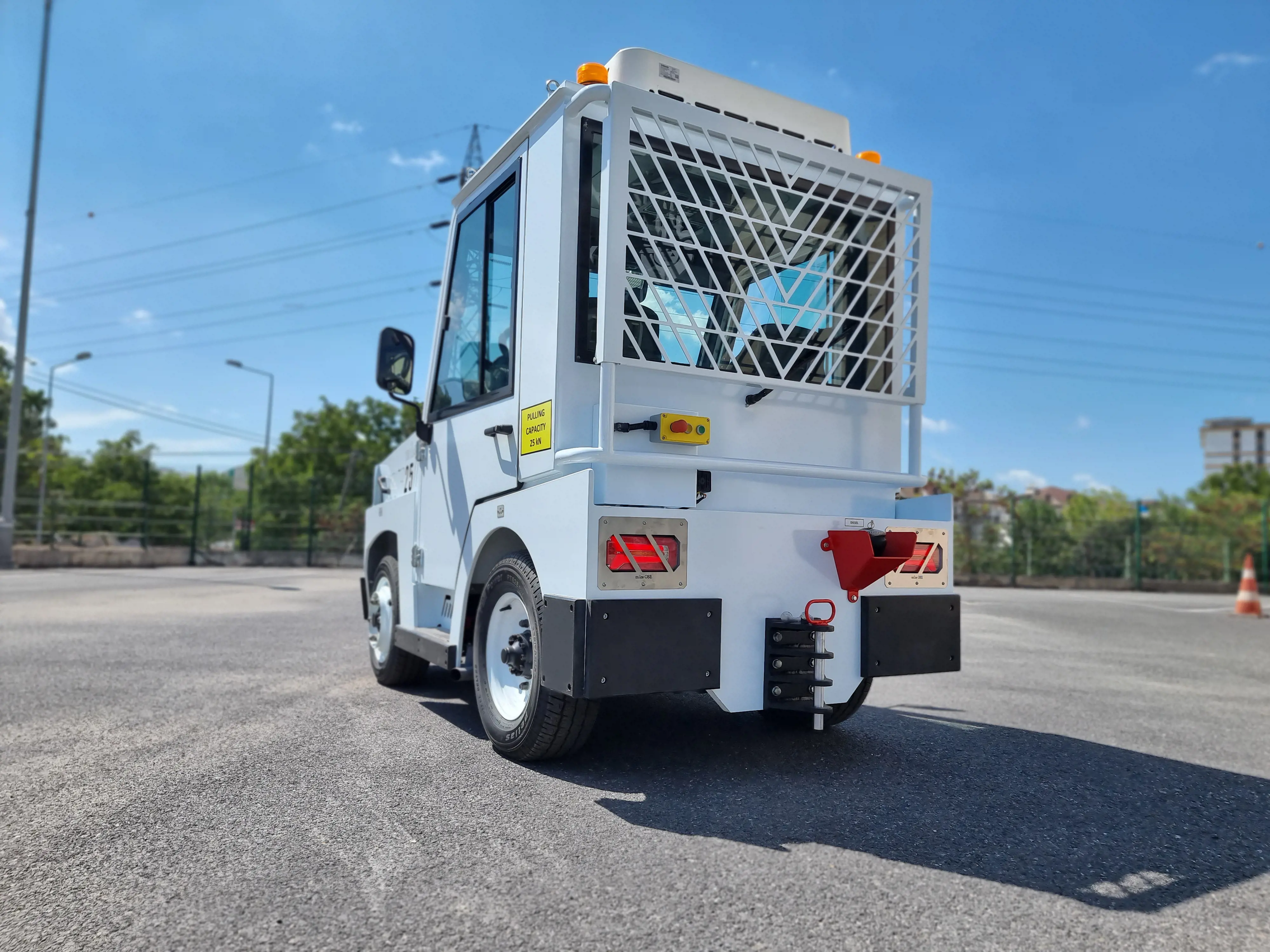 Volta 25 Baggage Tractor visual 2